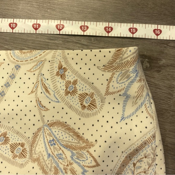 Ann Taylor Cream and Gray Knee-Length Pencil Skirt with Paisley Print Size 4 - Picture 8 of 12